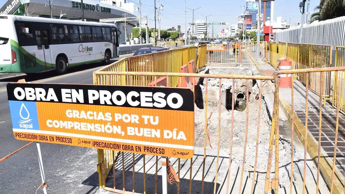 Socavon-en-LopezMateos (2)