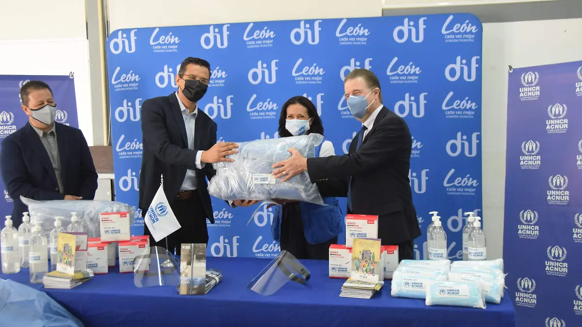 F CARMONA ENTREGA MATERIAL(MIGRANTE) (2)