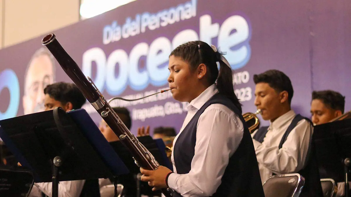 Conmemoran-Día-del-maestro-1-okokok