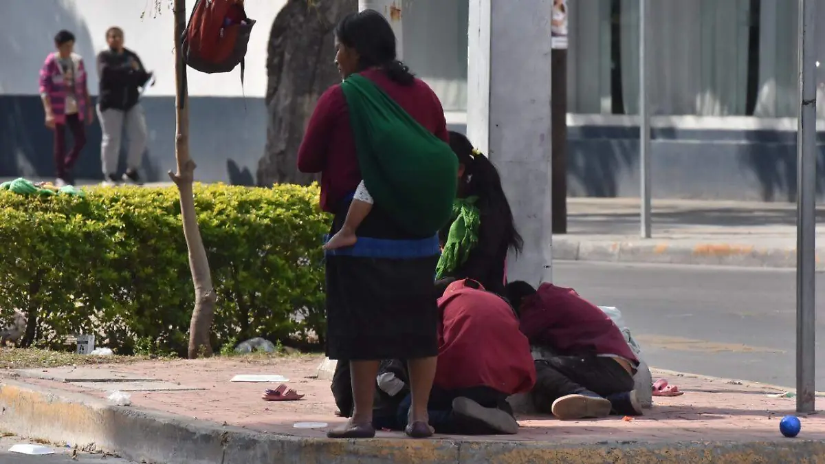 PIDEN LIMOSNA -  ARCHIVO EL SOL DE LEON (1)