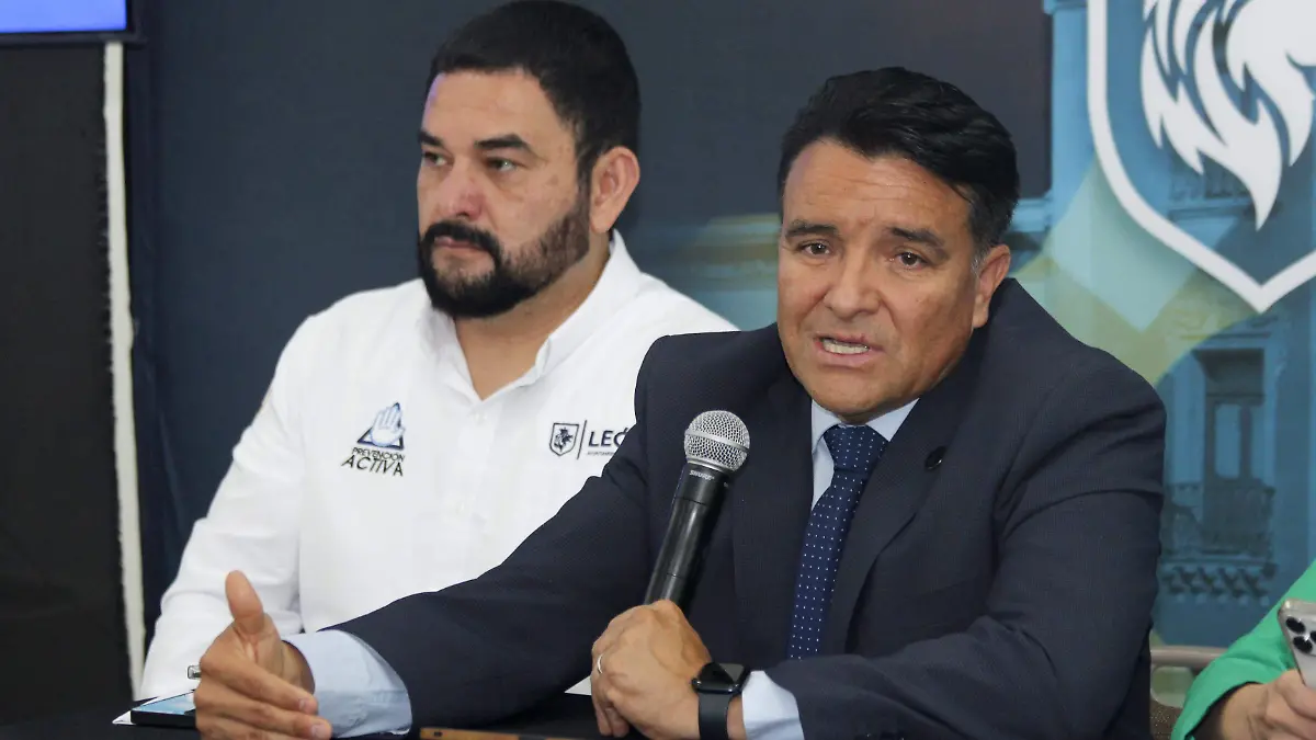 MARIO BRAVO - Fco Meza - El Sol de Leon (2)