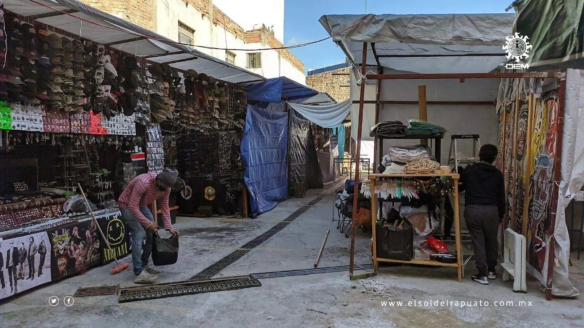 Suspenden-dos-espacios-de-tatuaje (3)