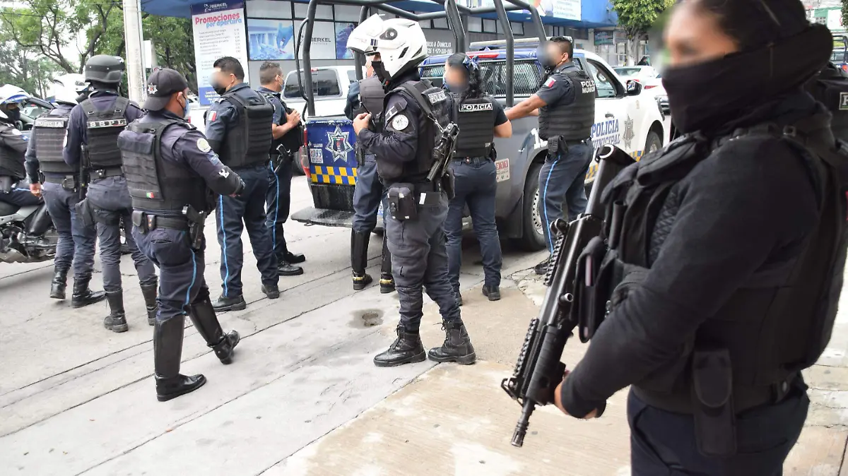 F CARMONA POLICIAS (2)