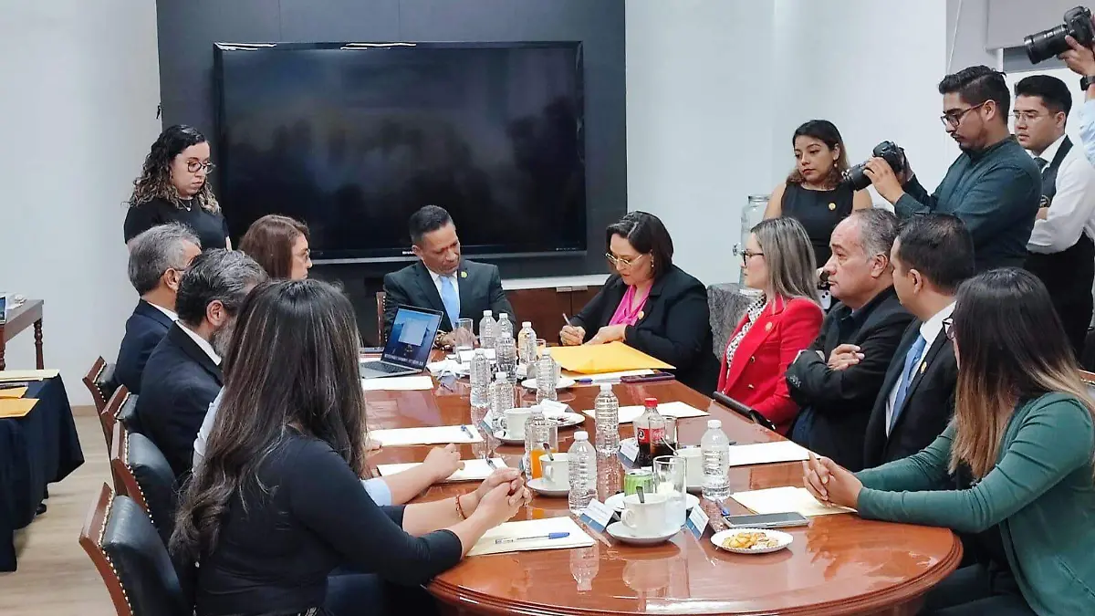 CANDIDATOS A RECTORIA GENERAL DE UG PRESENTARAN SUS PROYECTOS (1)