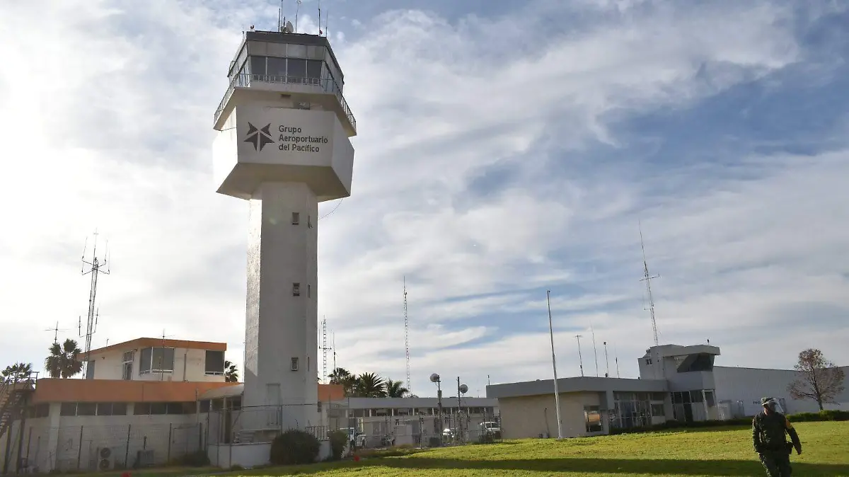 EDGAR CAMACHO - AEROPUERTO (3)