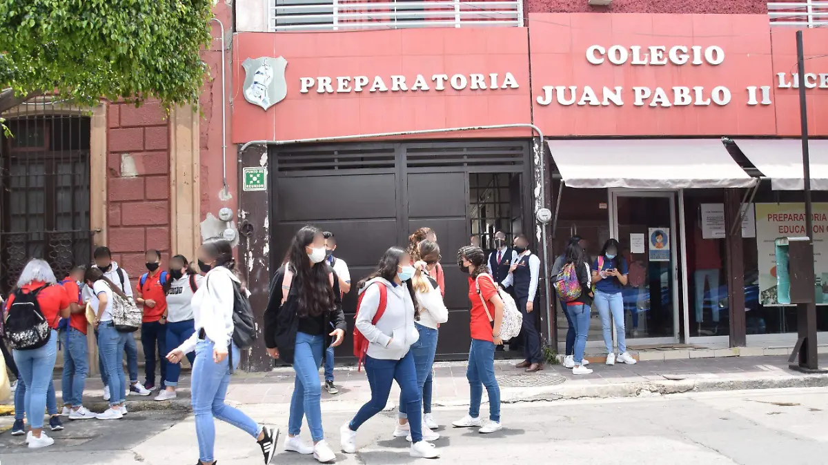 f carmona padres de familia