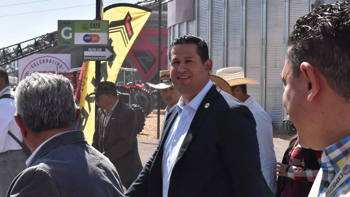 GOBERNADOR EN LA EXPO (3)