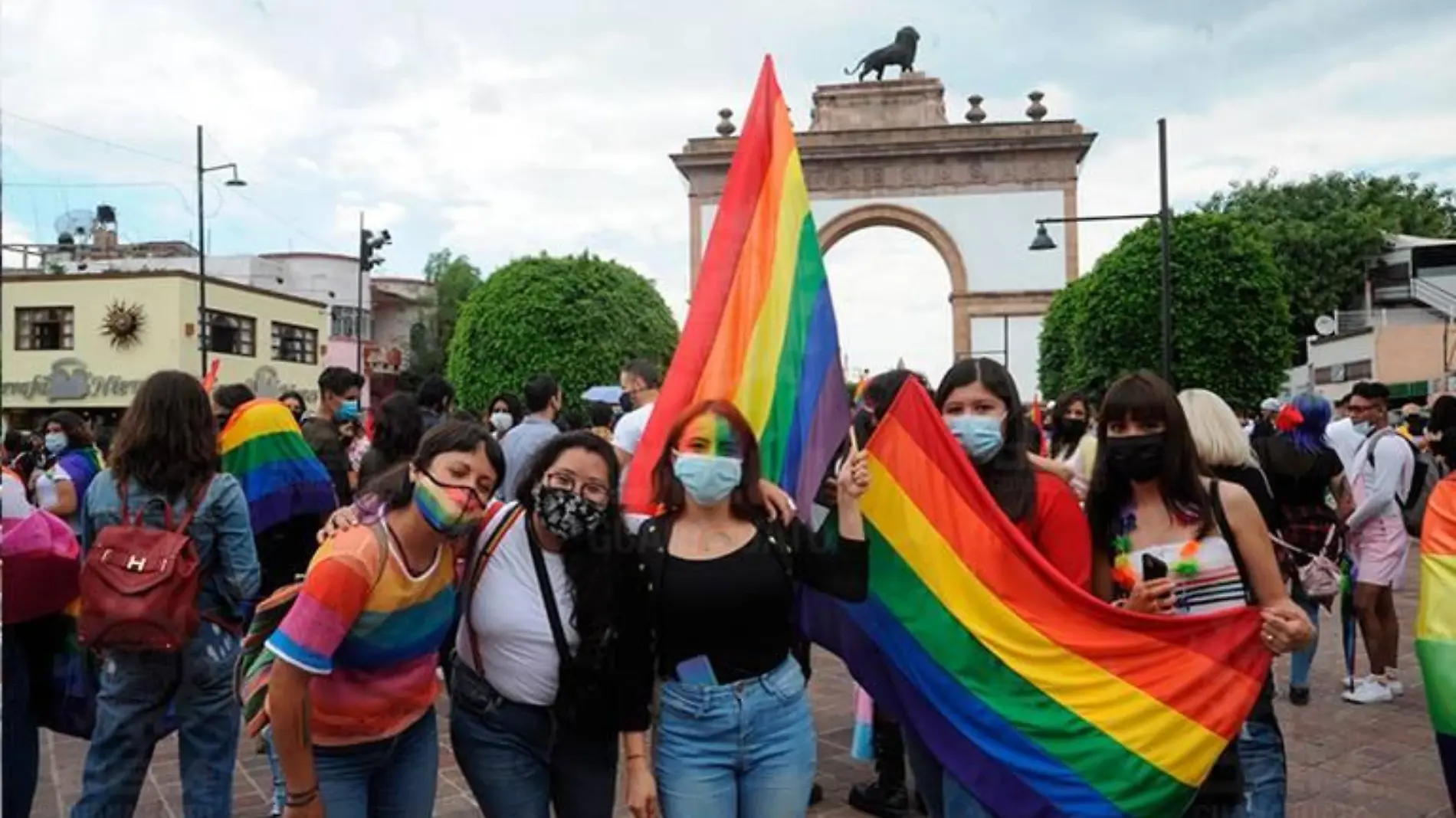 Congrega-a-cientos-la-marcha-LGBT+-en-León