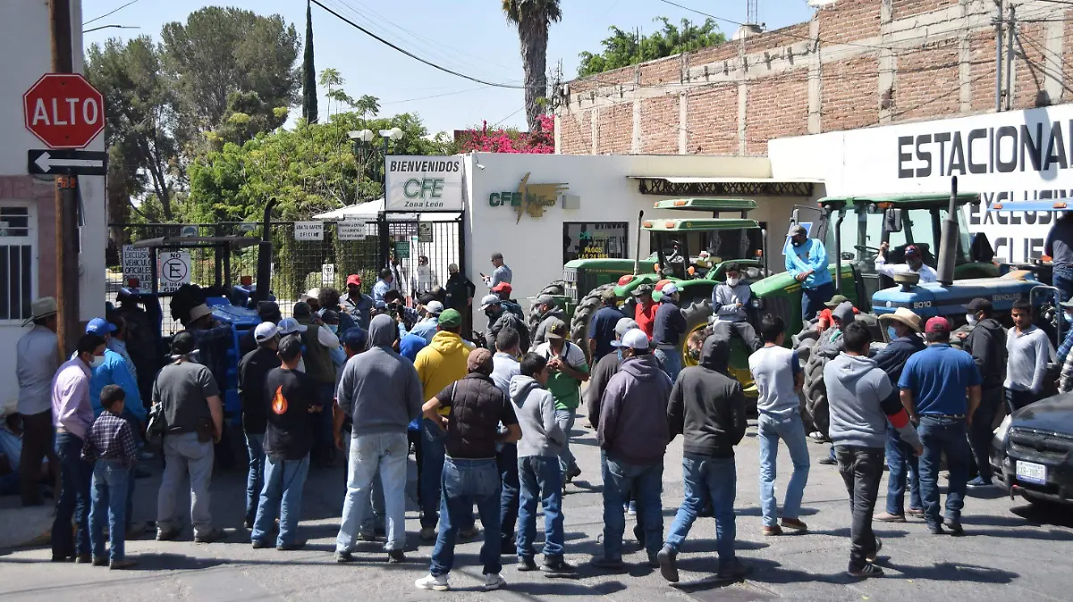 f carmona manifestacion campesinos cfe (1)
