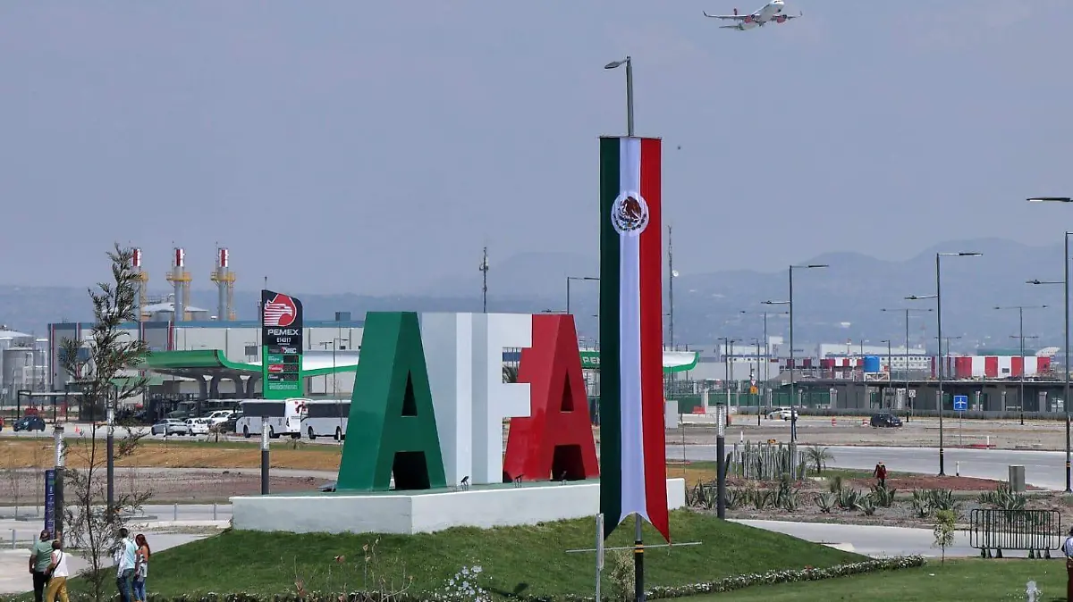 ROBERTO HERNÁNDEZ - AEROPUERTO FELIPE ANGELES