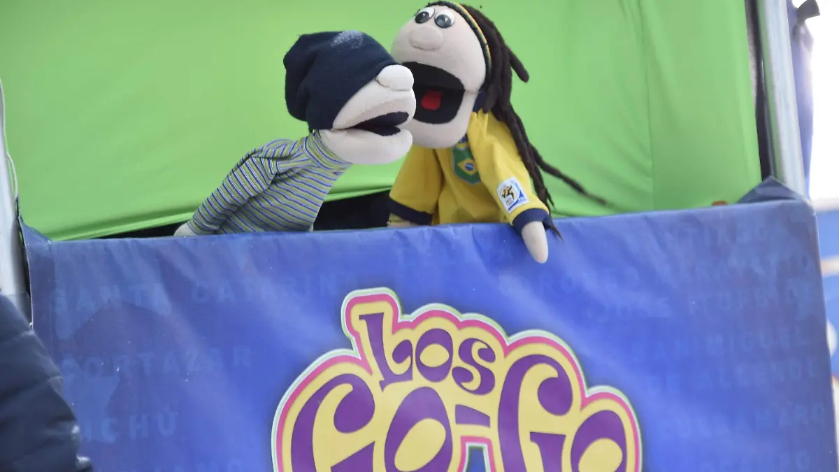 F CARMONA GOGOTENSMARIONETAS FERIA (2)