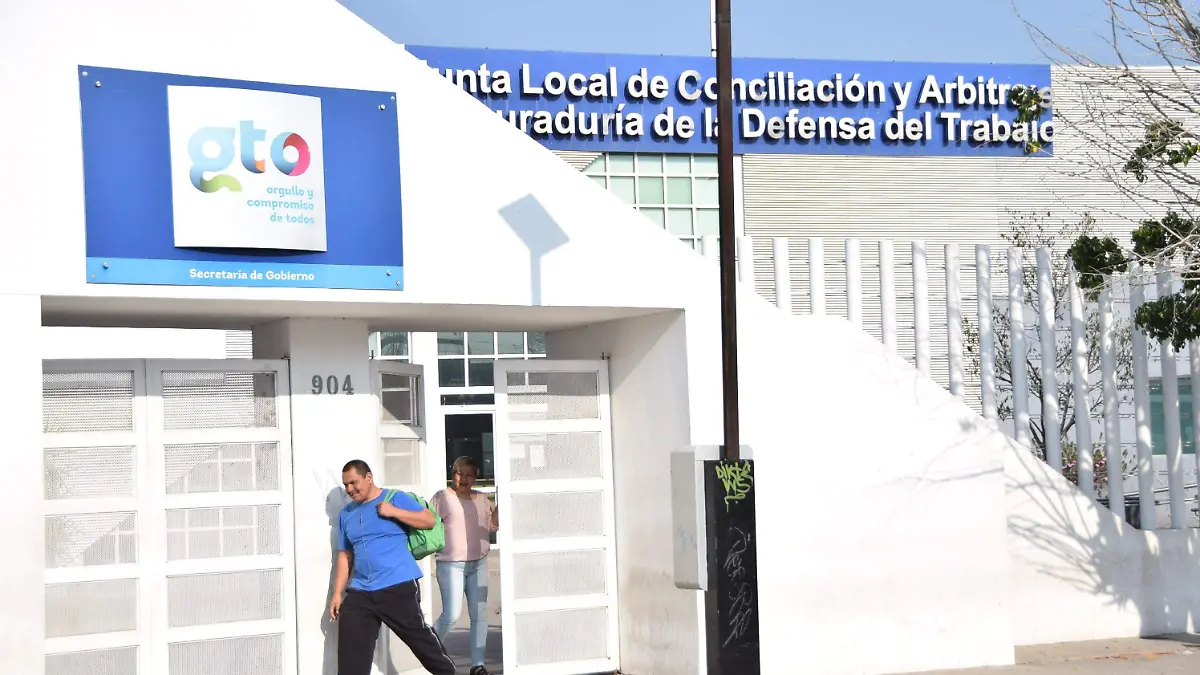 F CARMONA TRABAJADORES (2)