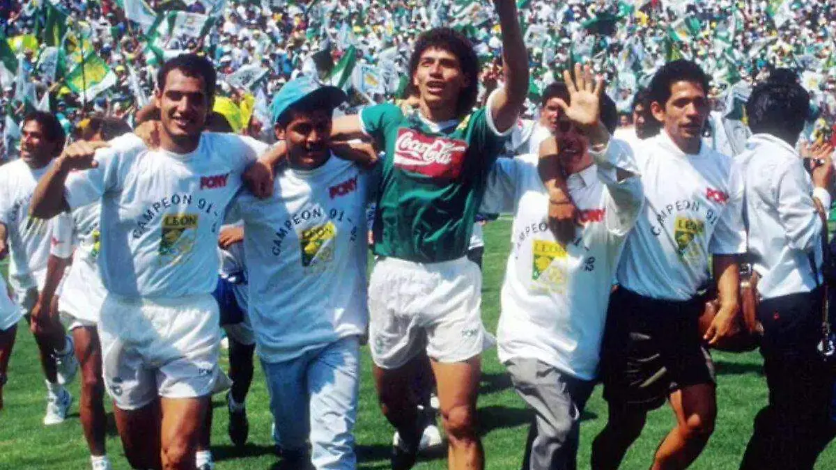 FESTEJO LEON CAMPEON VS PUEBLA 92