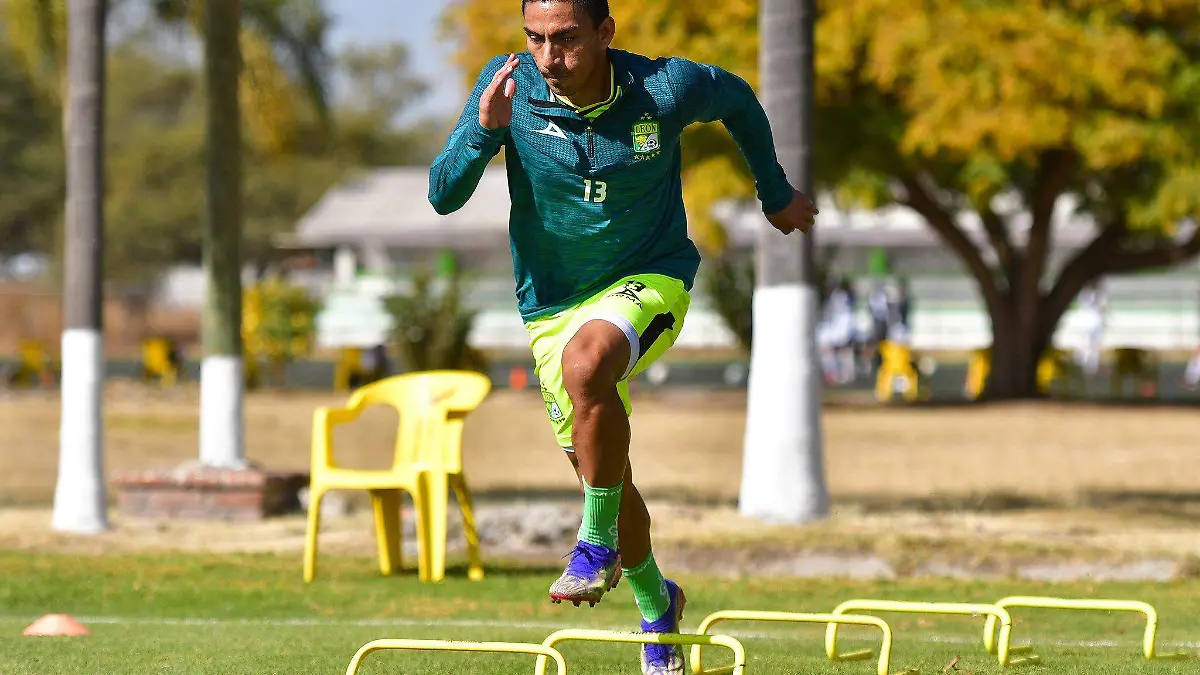 Ángel Mena 1