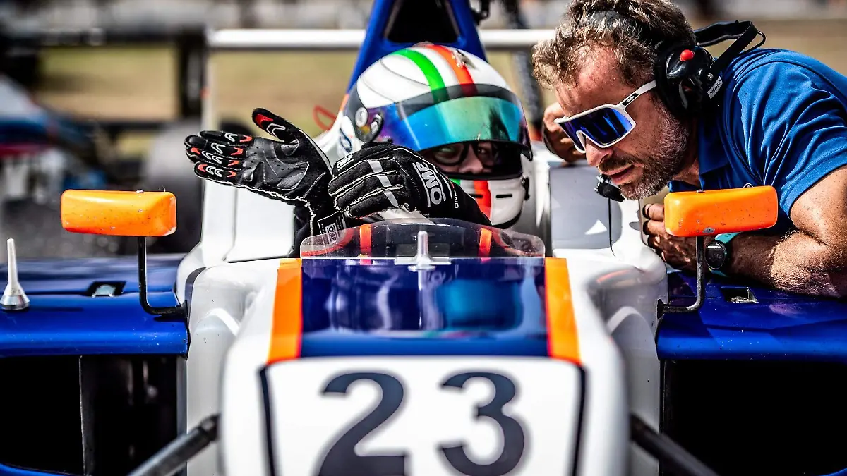 ARTURO FLORES (2) (1)