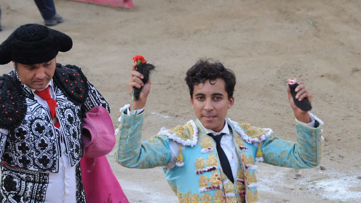 R. Sánchez - Leo Valadez