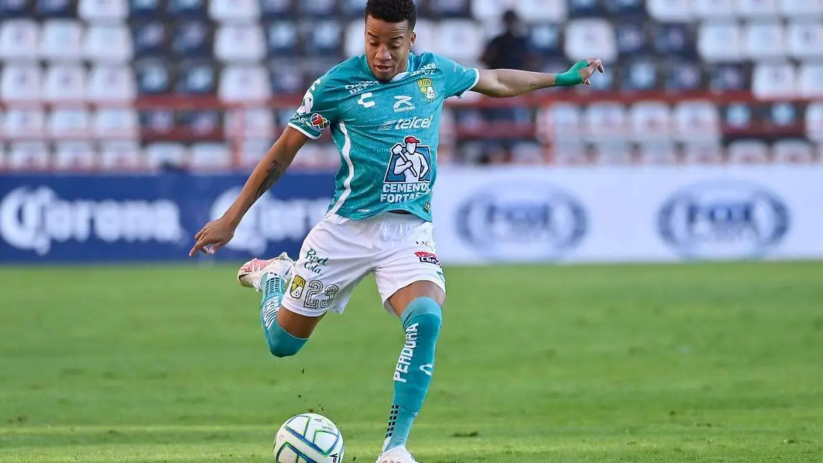 BYRON CASTILLO 1