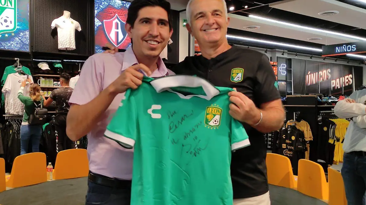 ARTURO SERNA - TITA 2.JPG