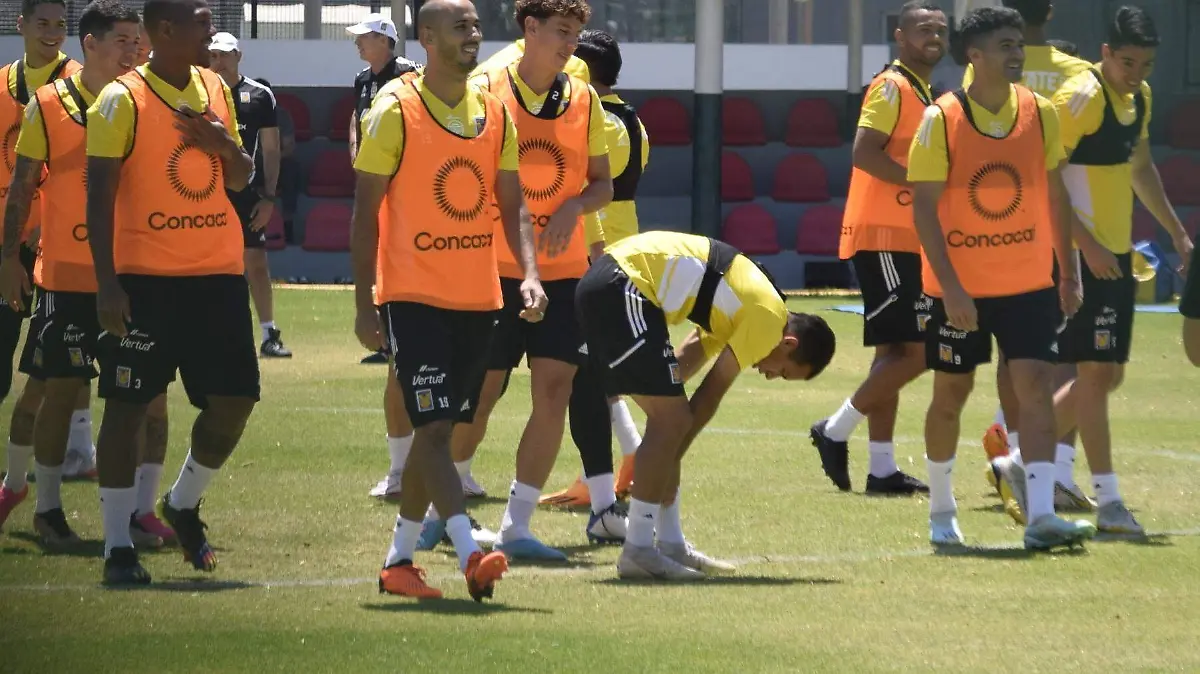 F CARMONA ENTRENAMIENTO TIGRES (3)