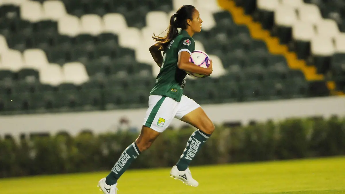 LEON FEMENIL (2)
