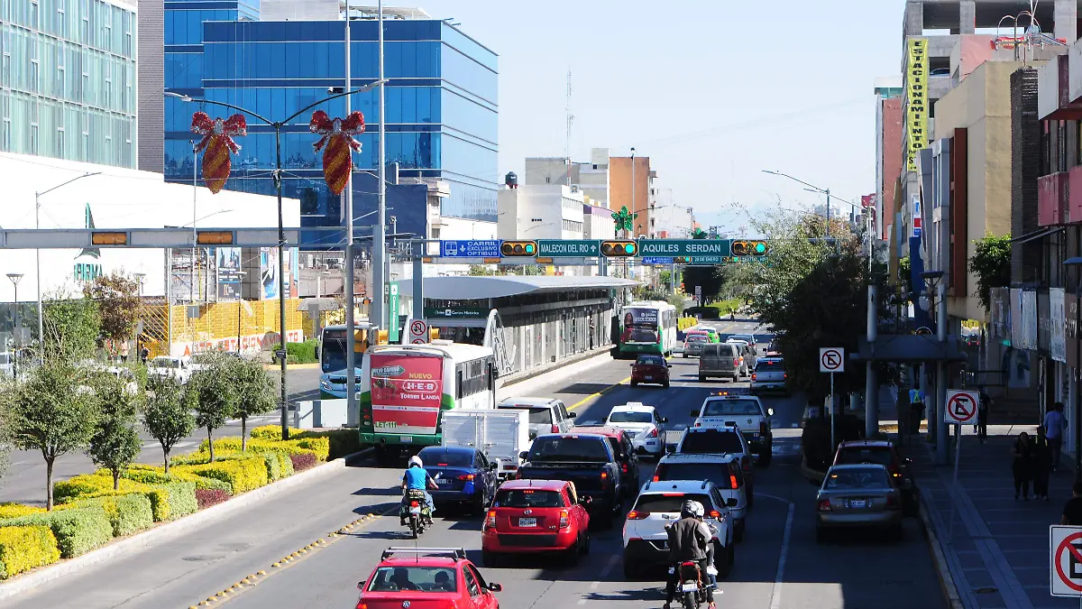 Es-bulevar-Adolfo-López-Mateos-símbolo-de-León4