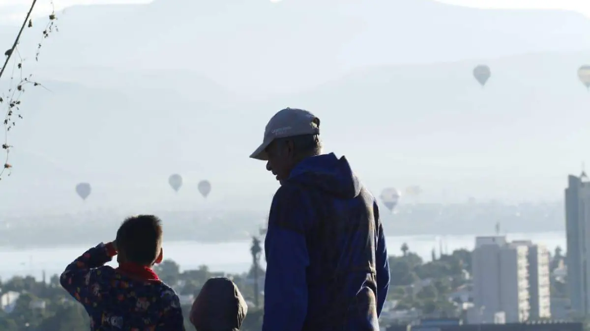 Disfrutan-del-FIG-desde-afuera-del-parque2