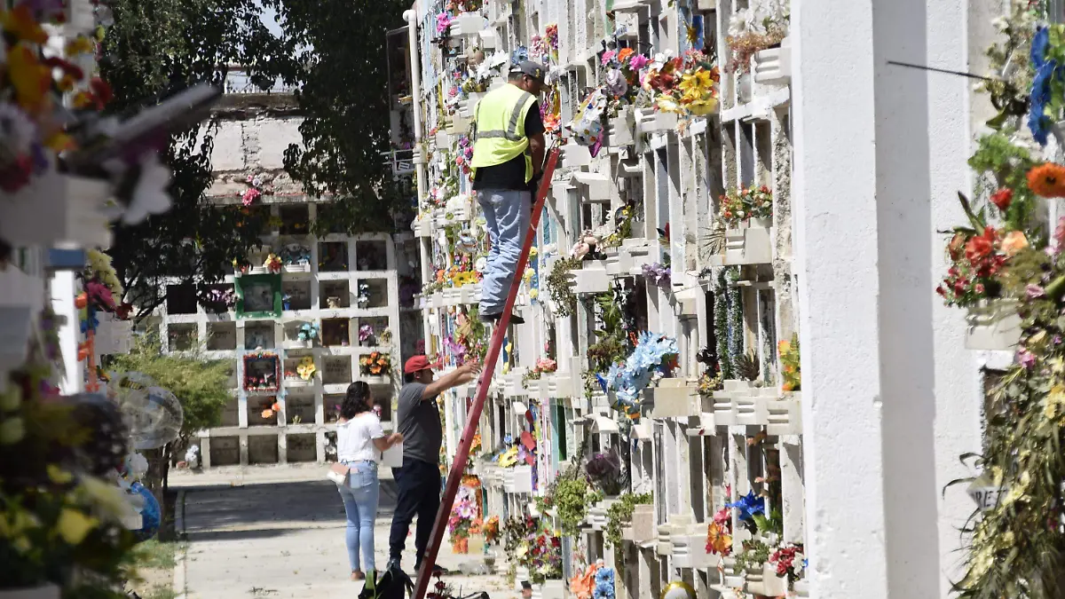 10-de-mayo-panteones (1)