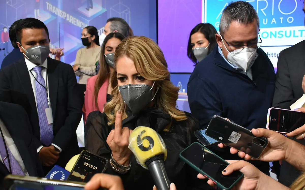 E.CAMACHO - 3 DE 3 1