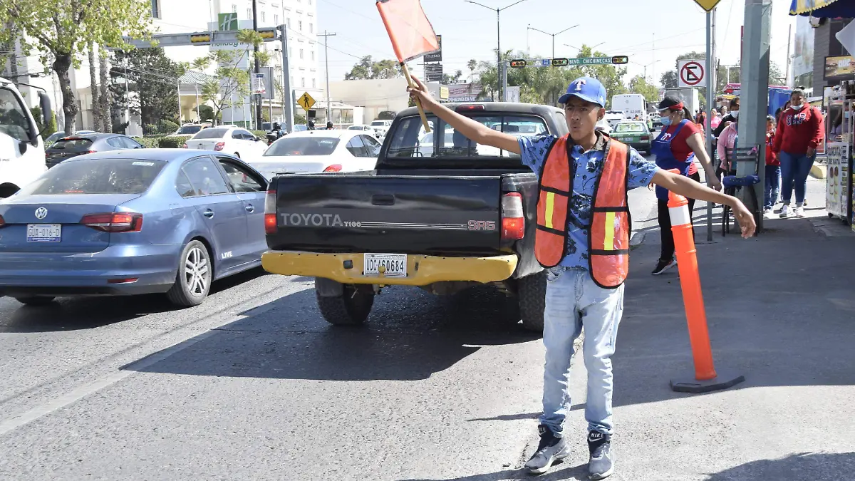 ESTACIONAMIENTOS  (4)