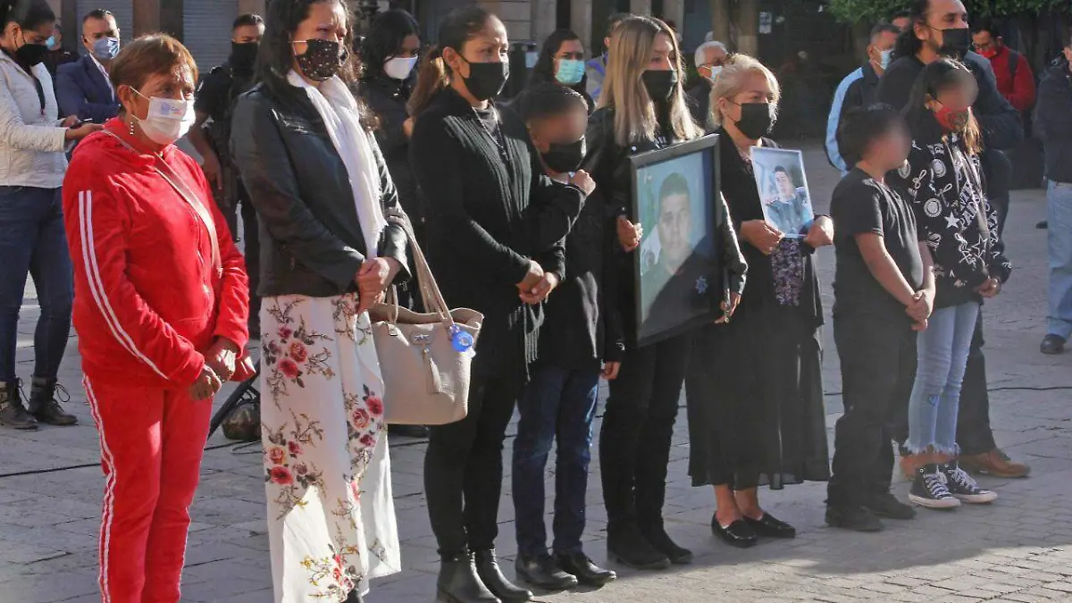 Brindan-reconocimiento-póstumo-al-oficial-Rosendo-Castro2