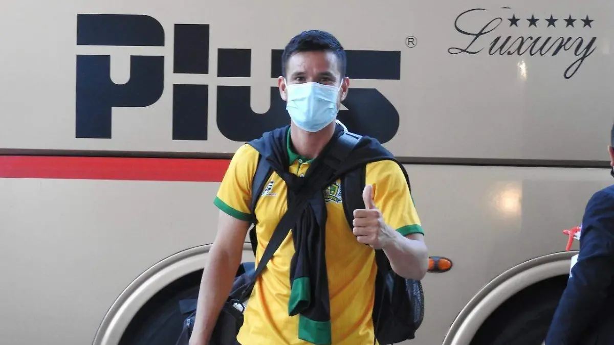 Discreto-arribo-de-los-integrantes-del-Guastatoya-a-León2