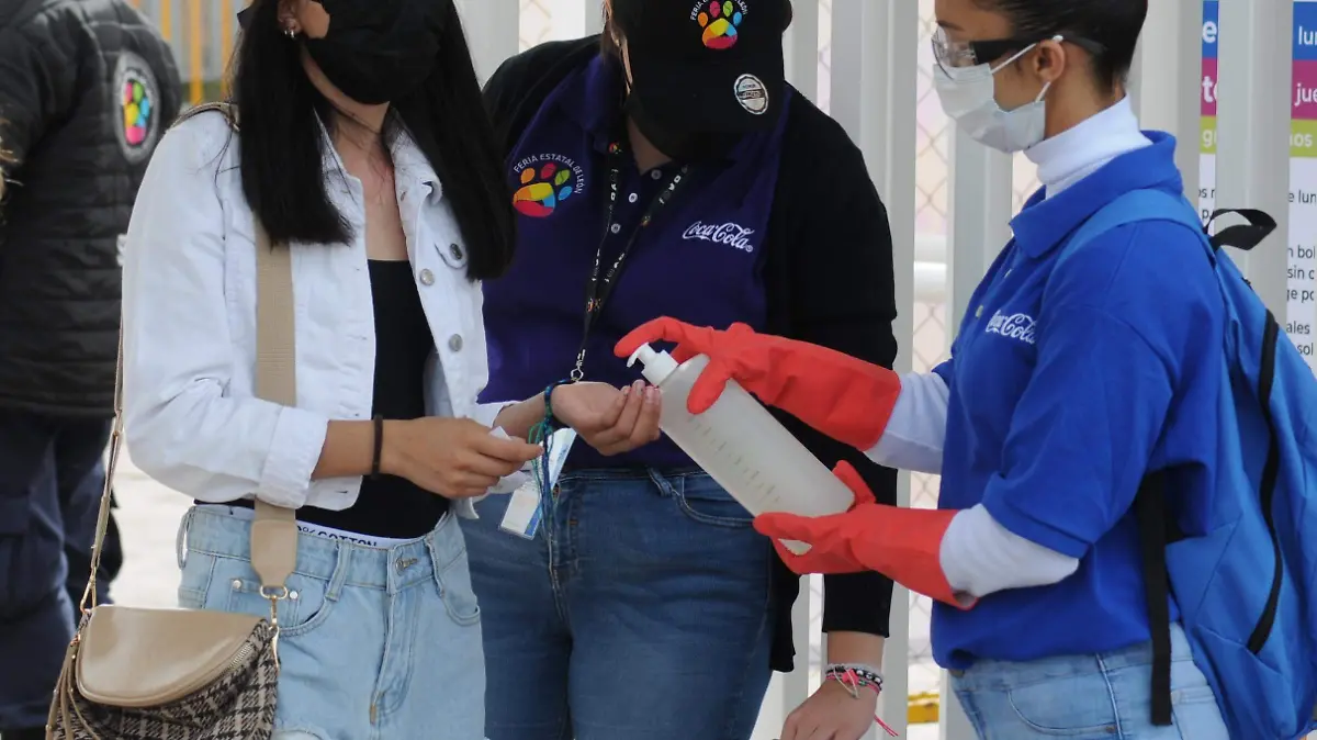 Van-por-una-Feria-de-León-segura2