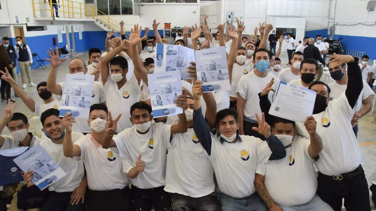 Internos-de-anexo-reciben-certificados-de-educación-básica3