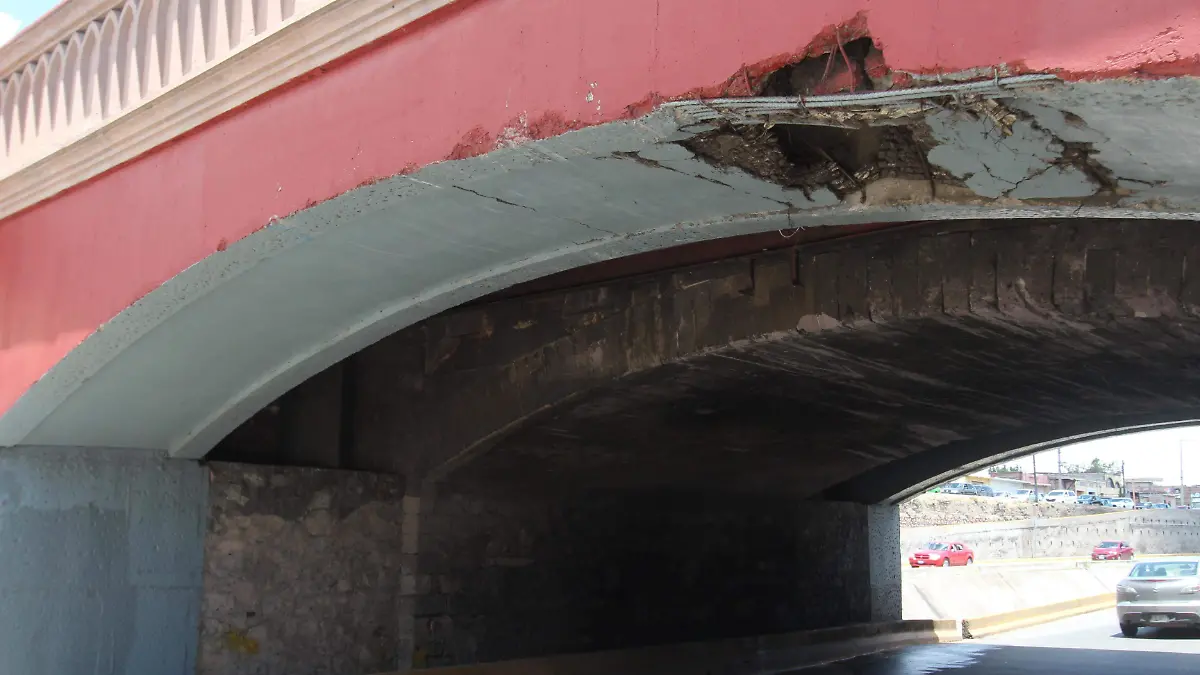 Chocan-camiones-de-carga-en-puentes (1)