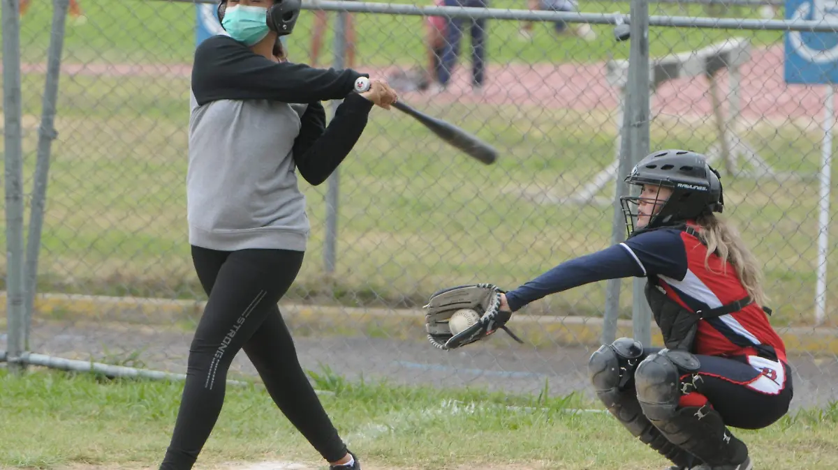 Softbol-leonés-apunta-a-playoffs2