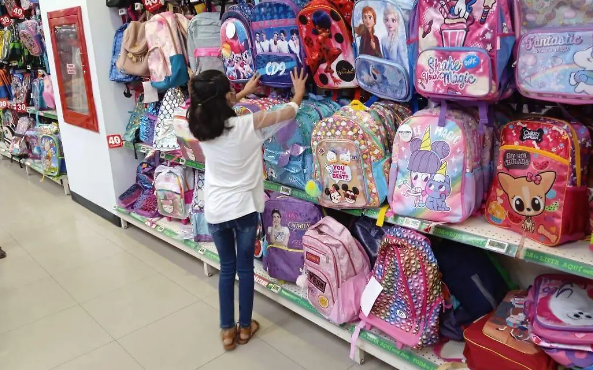 Comienzan-Padres-de-Familia-a-comprar-útiles-escolares