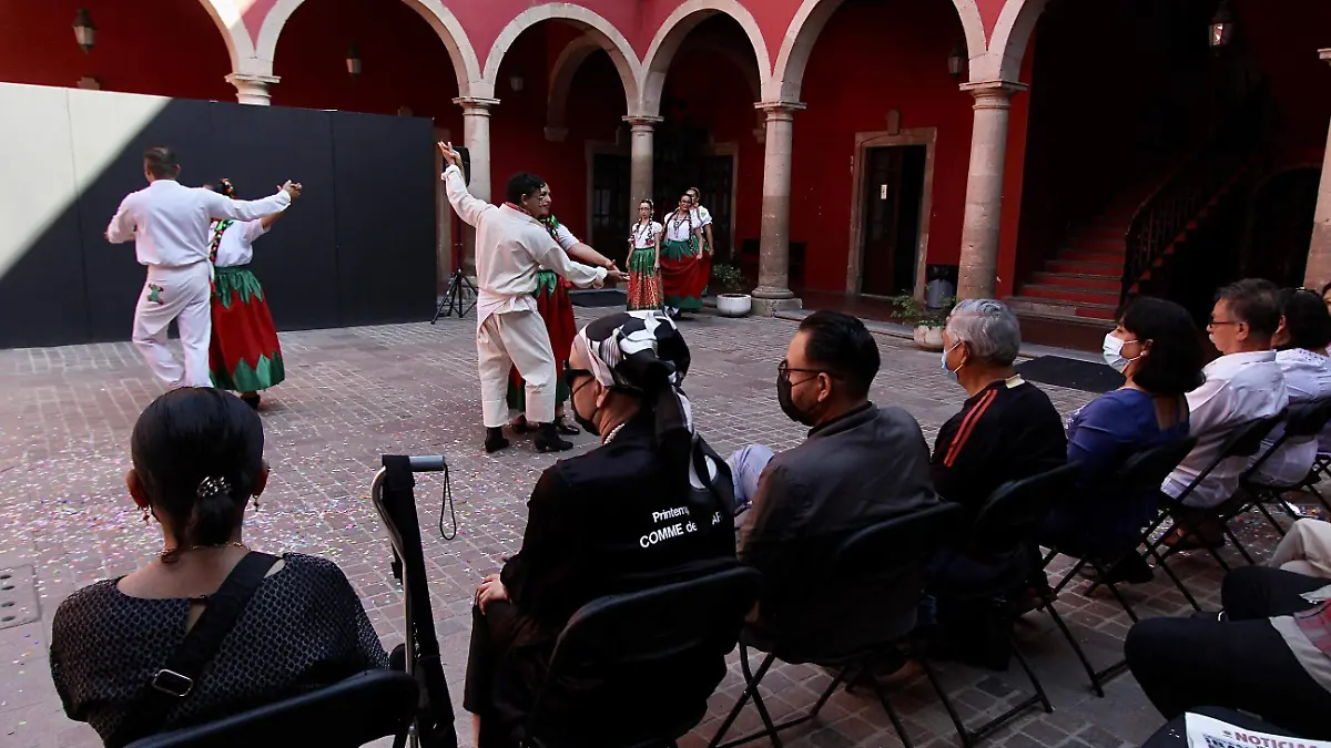 folklórica (2)