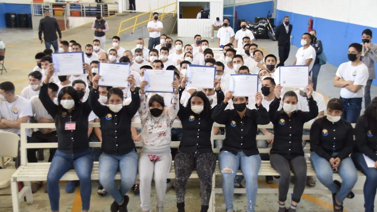 Internos-de-anexo-reciben-certificados-de-educación-básica4