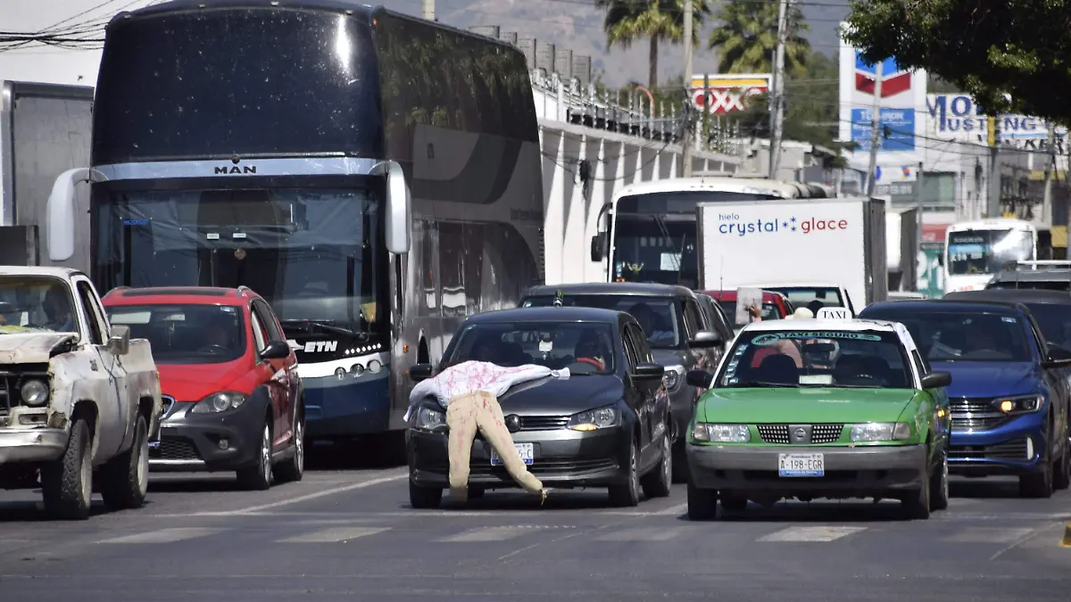 F CARMONA CREATIVIDAD DE MUERTE  (3)VIAL
