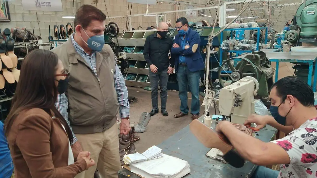 Reciben-certificados-de-estudios (2)