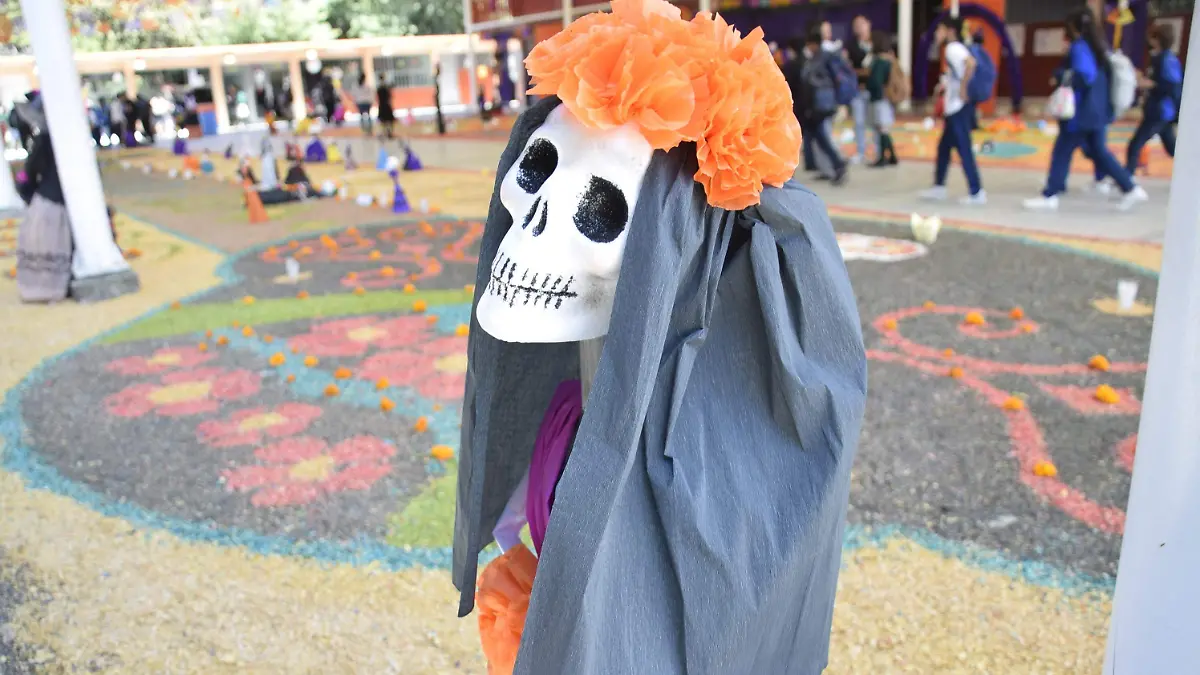 F CARMONA CREATIVIDAD DE MUERTE  (7)EL ALTAR