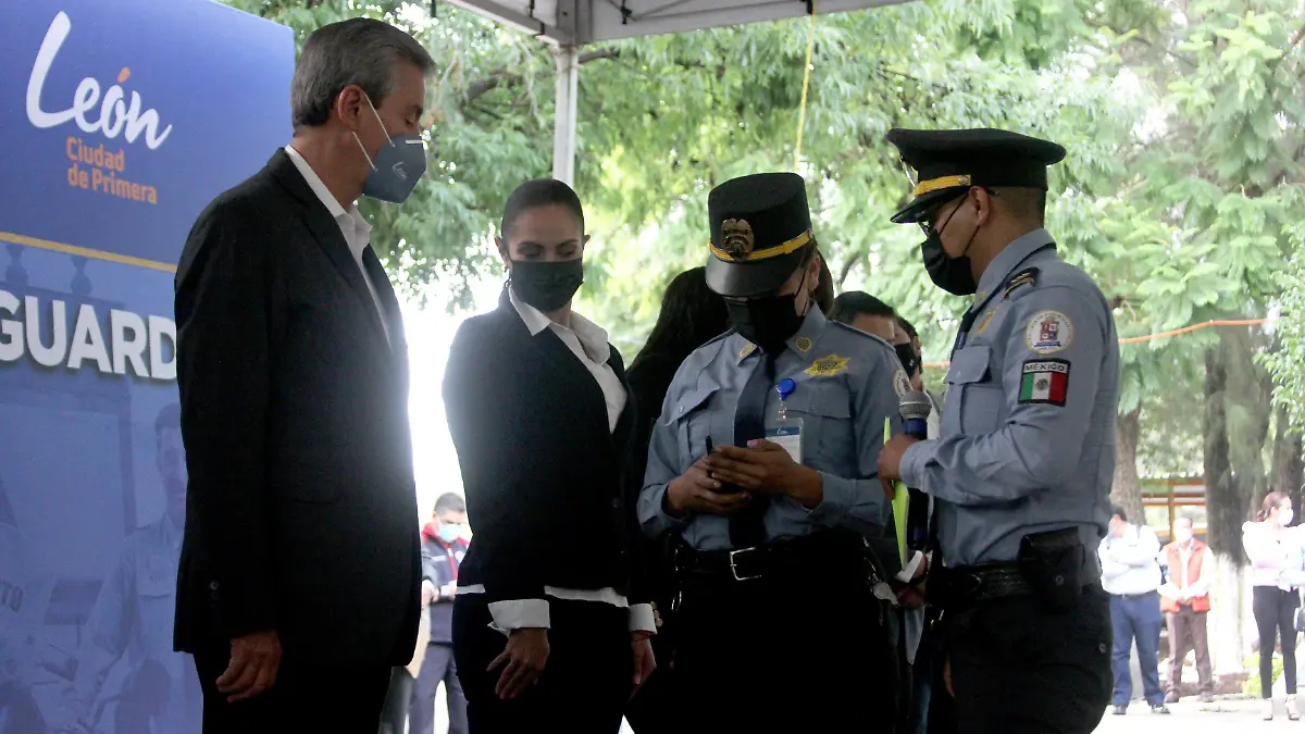 Equipan-a-elementos-de-Tránsito-con-chalecos-balísticos3