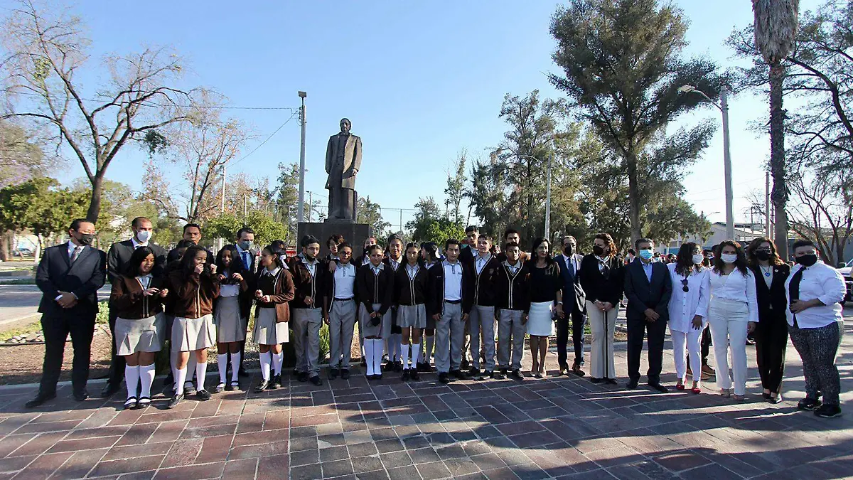 Rinden-homenaje-en-memoria-de-Benito-Juárez (1)