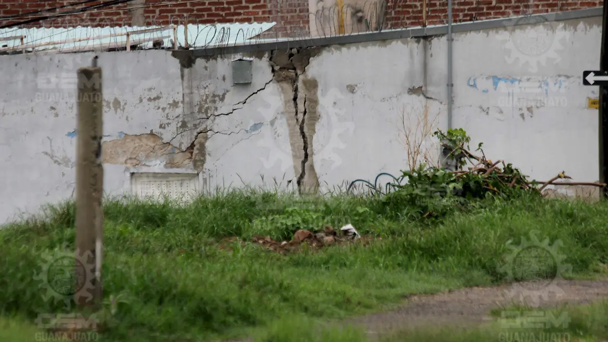 Se-abre-la-tierra-en-Granjas-Las-Amalias (1)