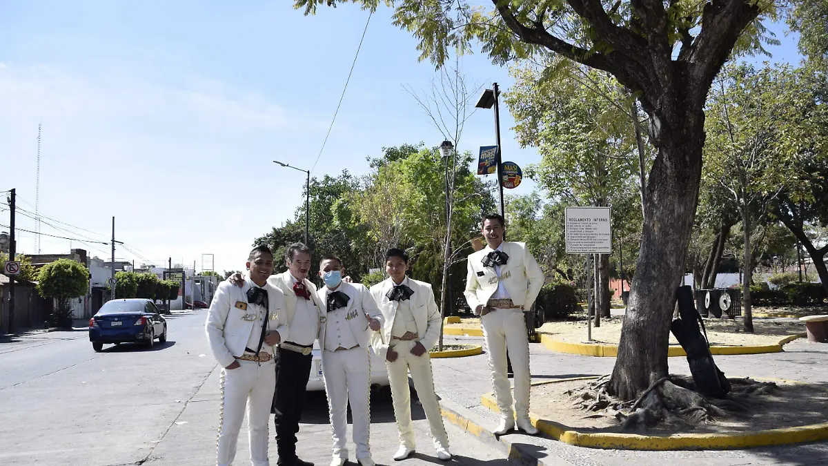 mariachis-de-leon (1)