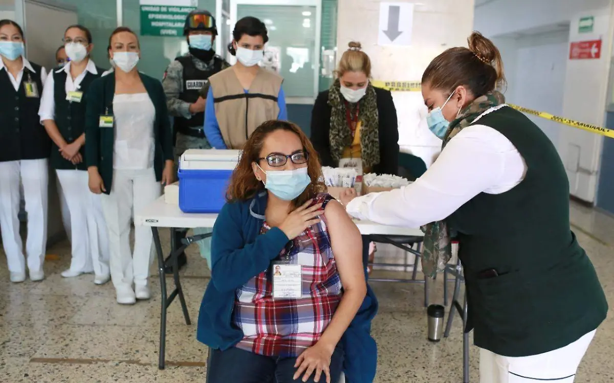 APLICACIÓN DE VACUNAS  (1)