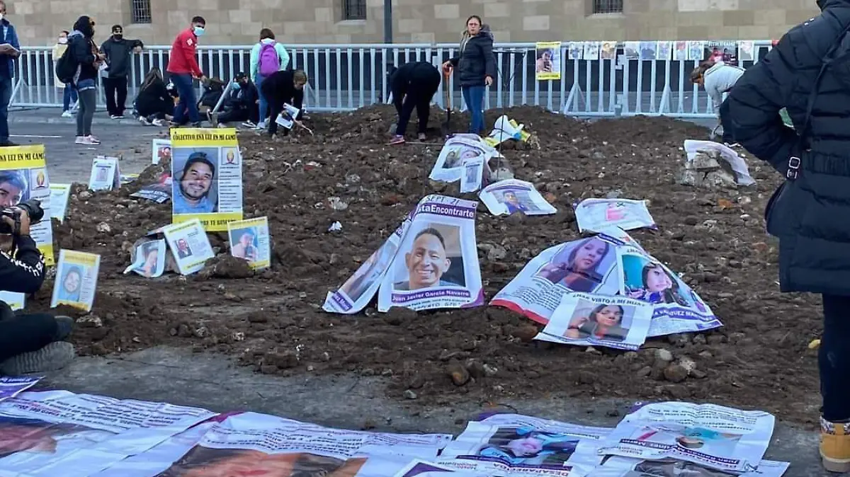 Los colectivos esperaron a AMLOjpeg