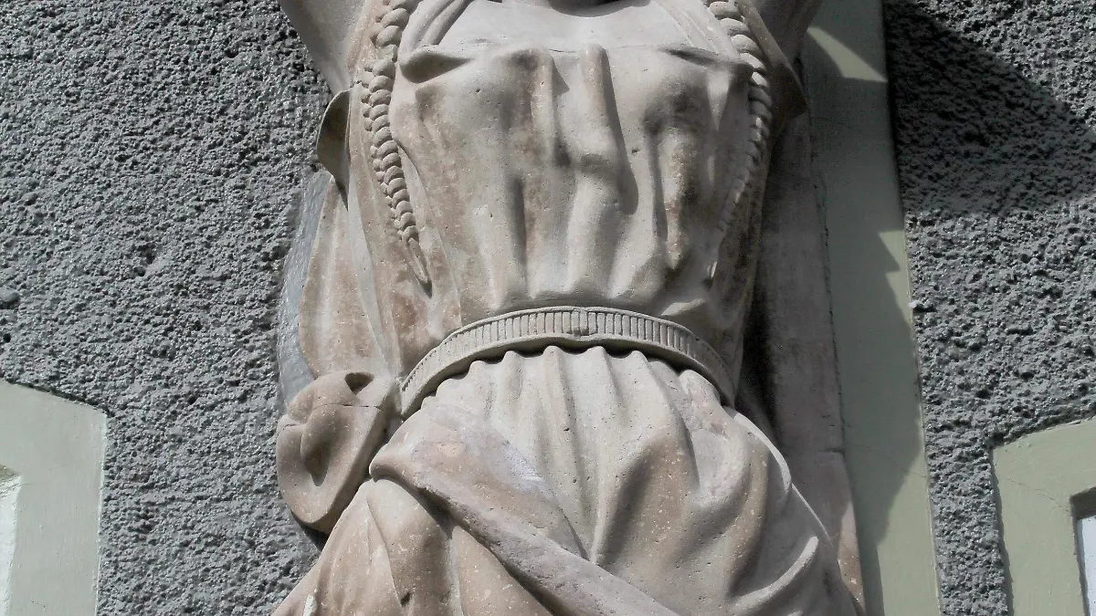 Casa-de-las-Monas-de-Palacio-de-Gobierno-a-pizzería2