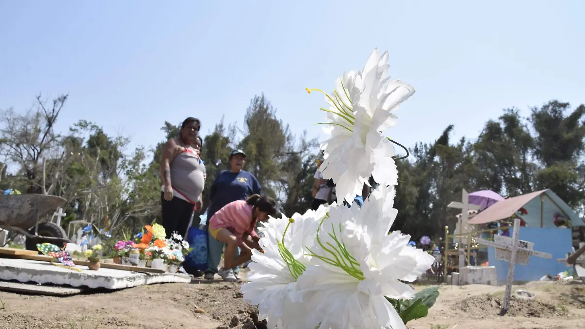 10-de-mayo-panteones (2)