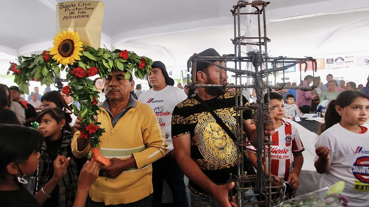Libia-y-Ale-Día-de-la-Santa-Cruz-4